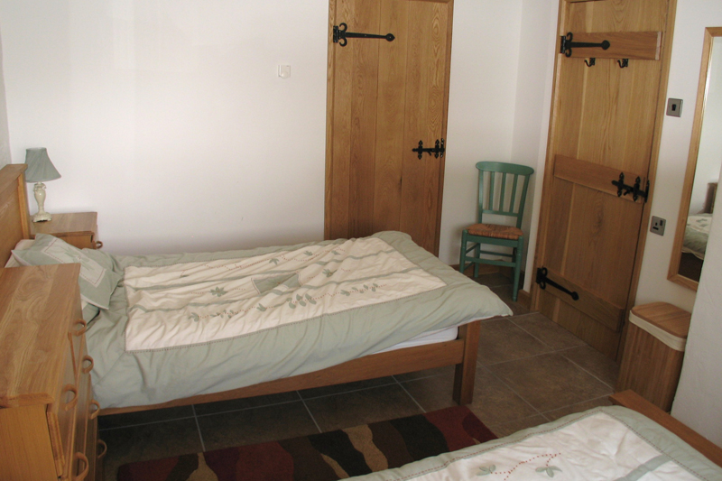 Churn Holiday Cottage Twin Bedroom