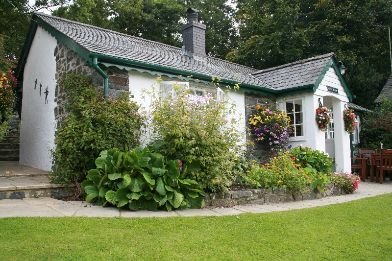 churn-cottage-garden