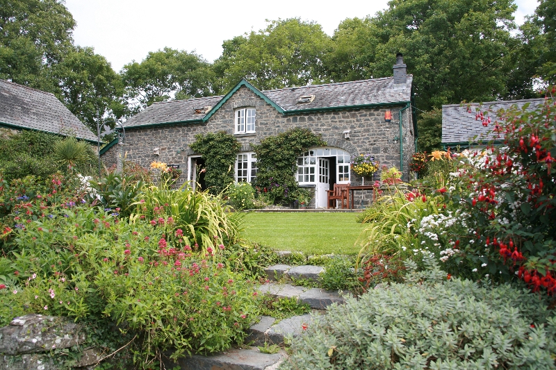 holiday-cottage-gardens