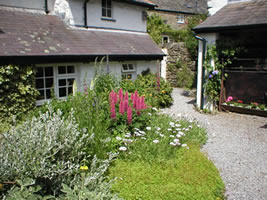 Neuadd Farm Cottages Garden