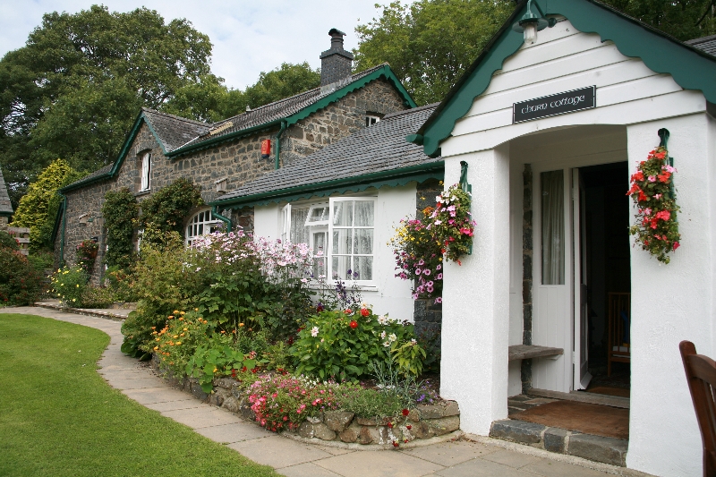 pretty-cottage-garden